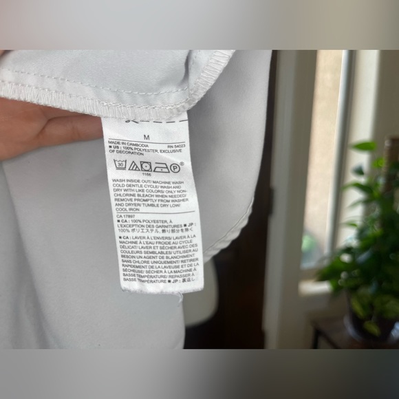 White House, Black market blouse - Picture 5 of 5